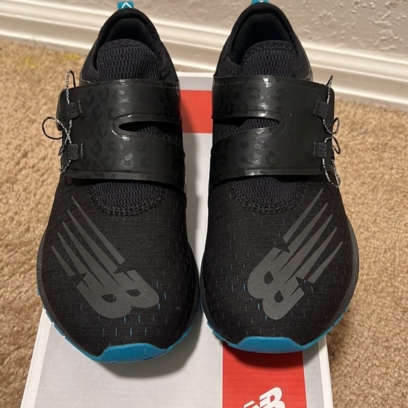 New Balance - Women Size 7.5 - Picture 3 of 6